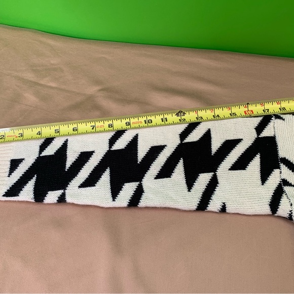 🖤‎ Black & Cream Houndstooth Knit Sweater – Size M (NEW) - Picture 6 of 8